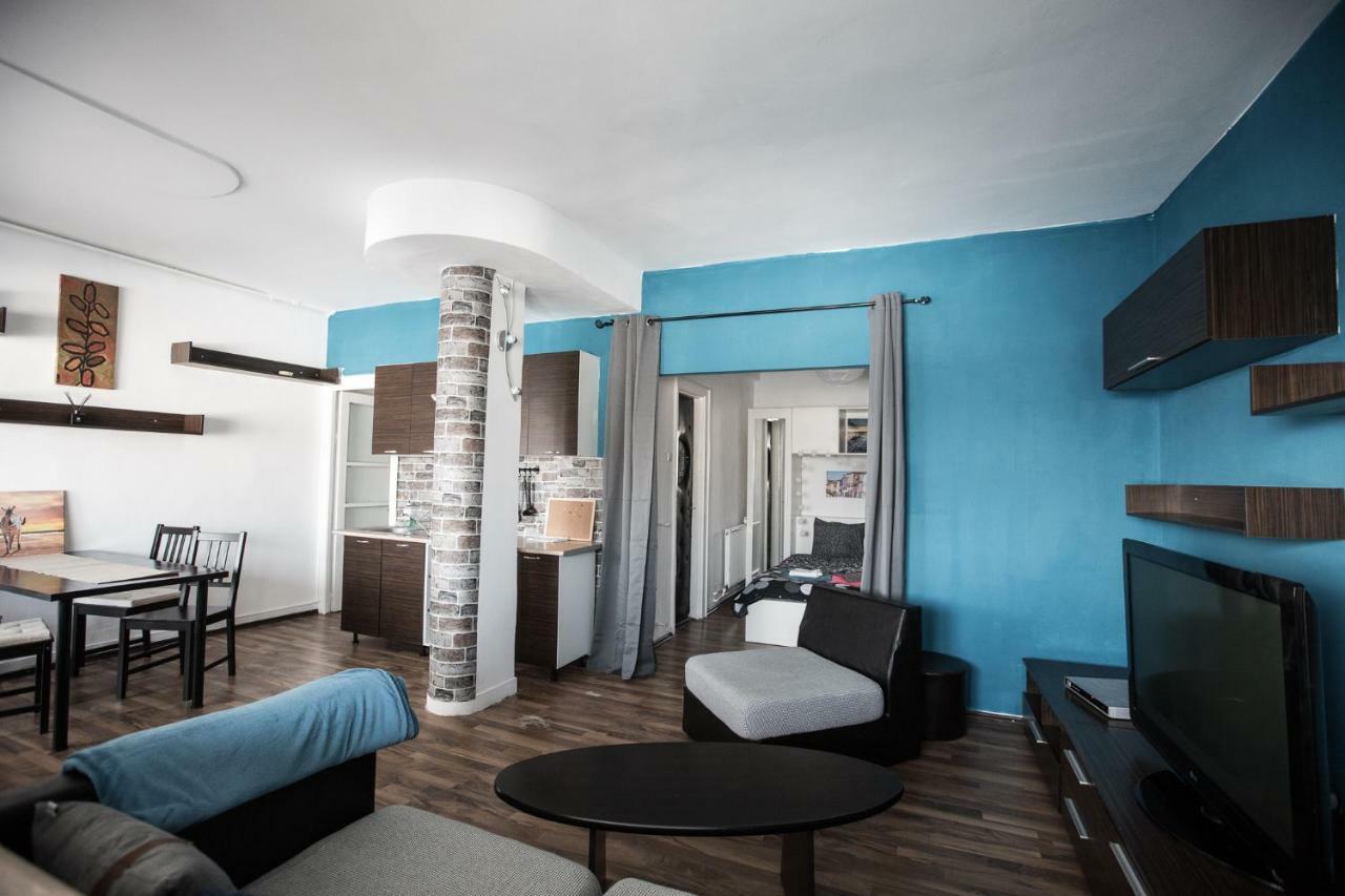 Studio Calea Victoriei 101 * Bucureşti